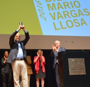 Entrega Premio Bienal Vargas Llosa